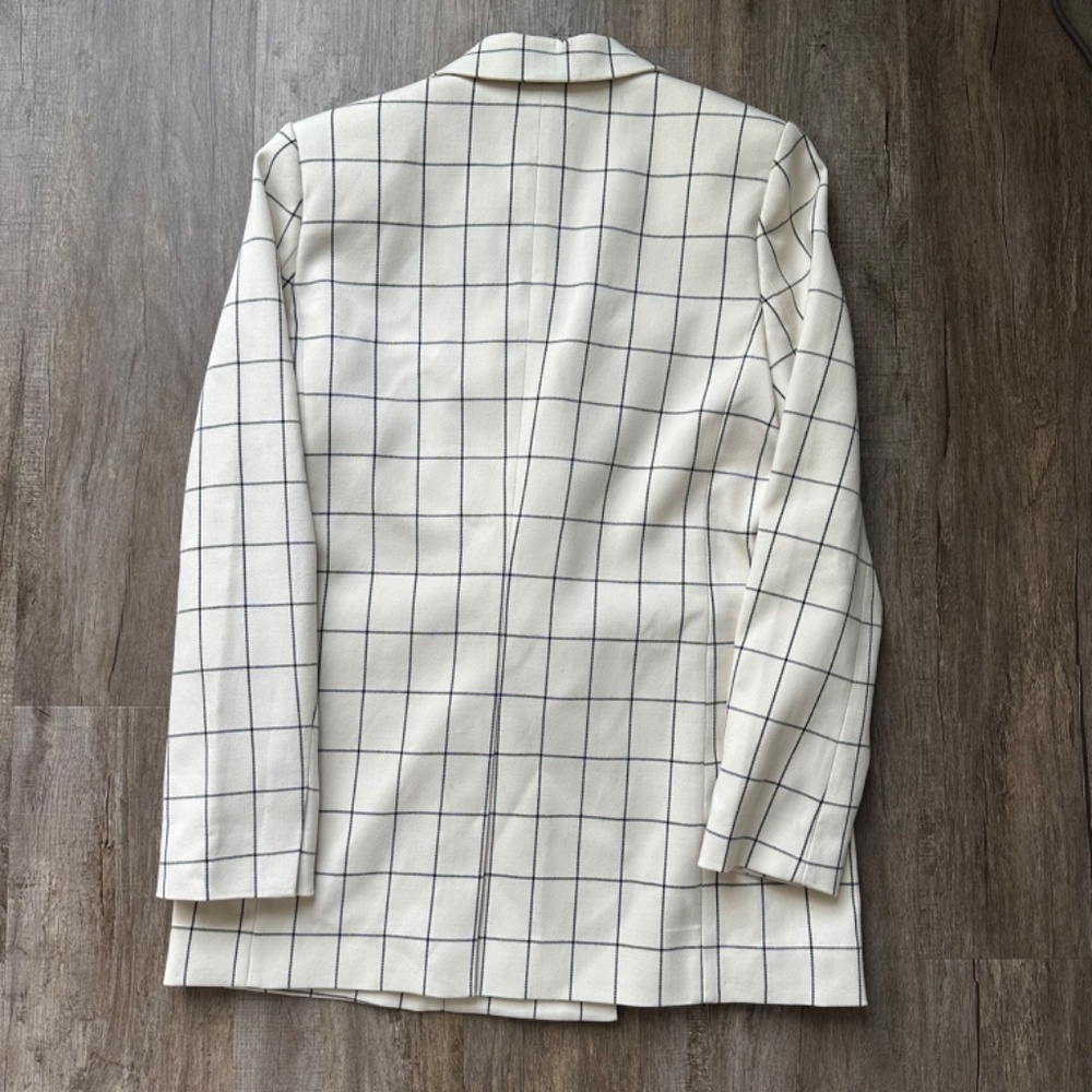 Blazer - Picture 6 of 6